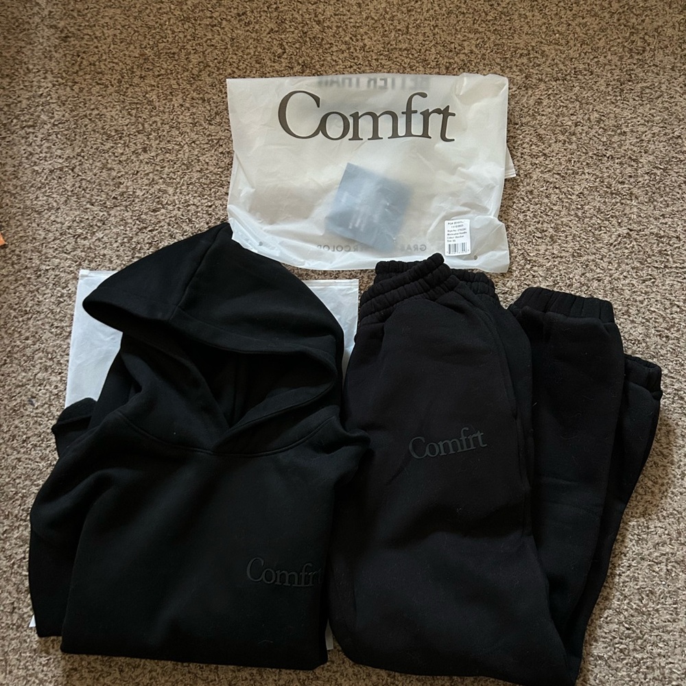 New Comfirt Black Hoodie and Sweatpants Set
